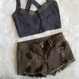 Crop top and low waisted shorts Outfit